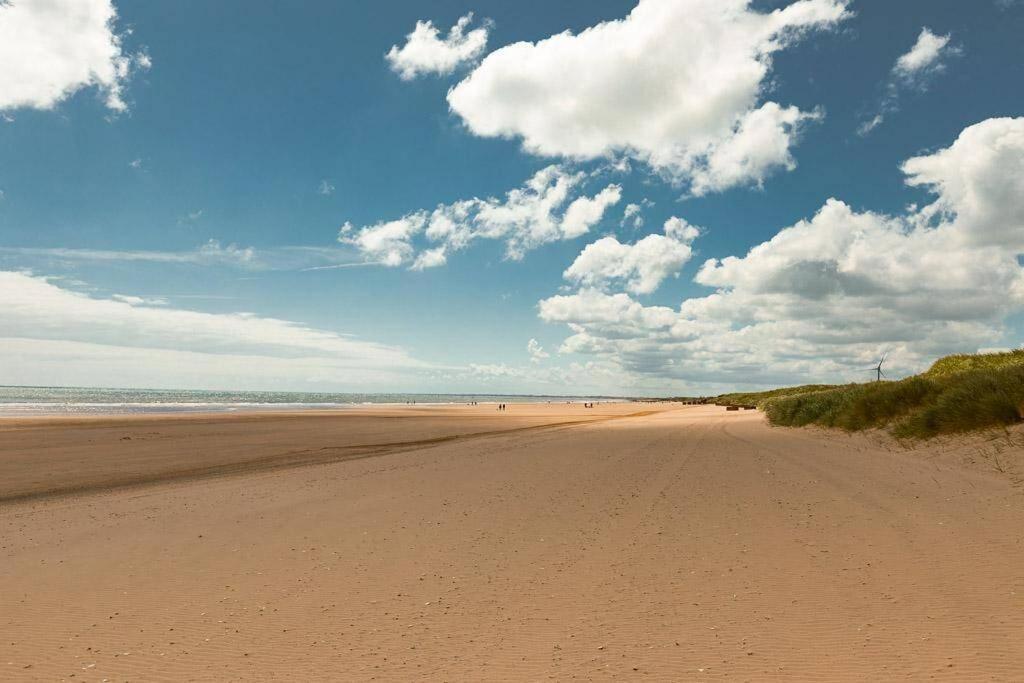 Beachfront Apartment - Ground Floor Apartment With Sea Views, Next To The Beach, Bridlington, North Yorkshire Bessingby Exterior foto